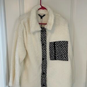 Cozy White Sherpa Jacket with Contrast Pocket